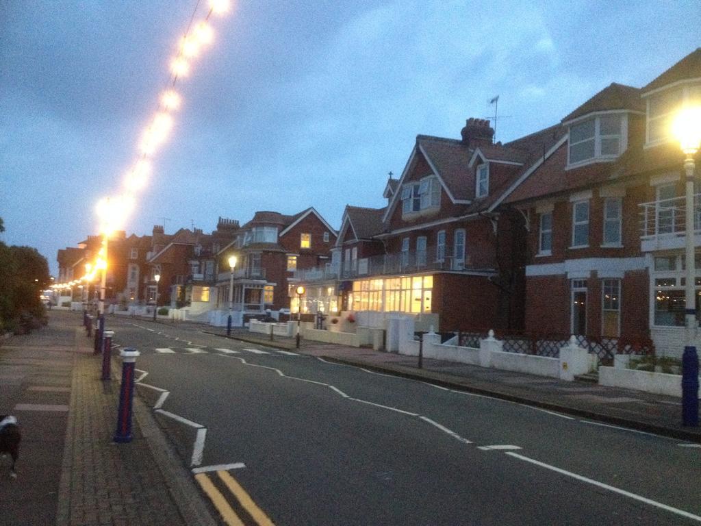 Bay Lodge Guest House Eastbourne Bagian luar foto