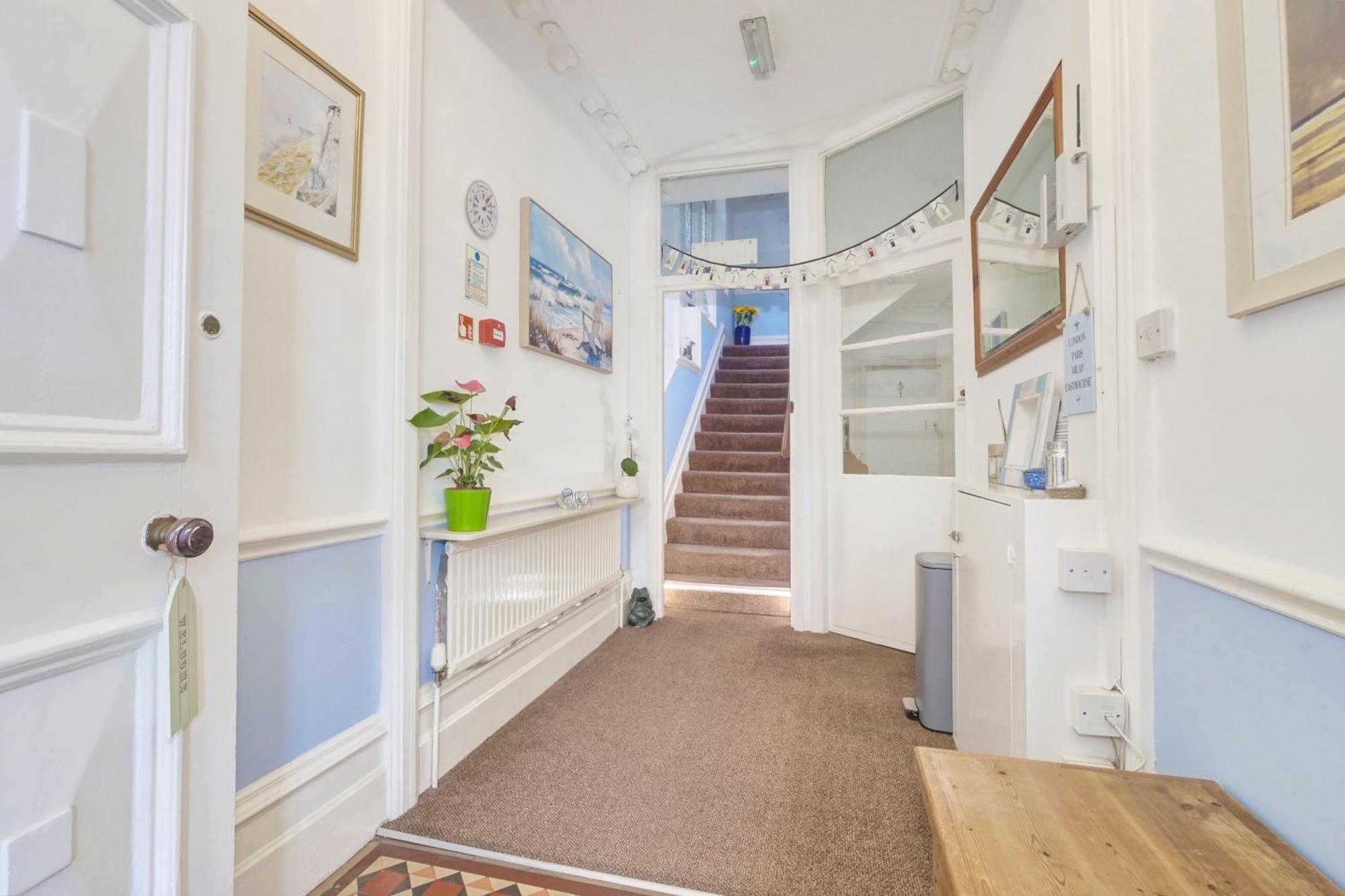 Bay Lodge Guest House Eastbourne Bagian luar foto