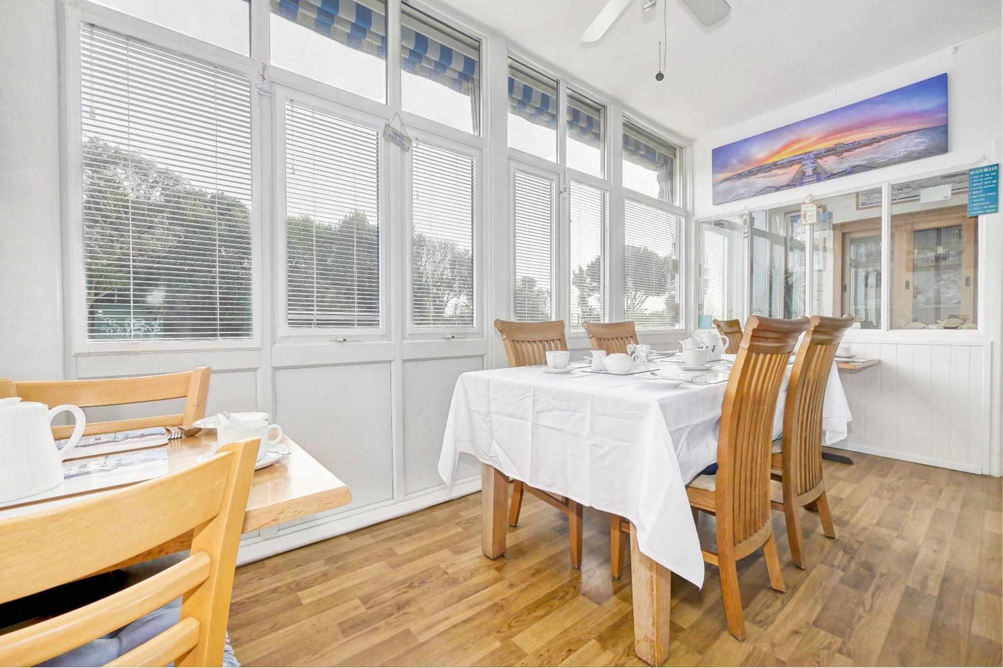 Bay Lodge Guest House Eastbourne Bagian luar foto