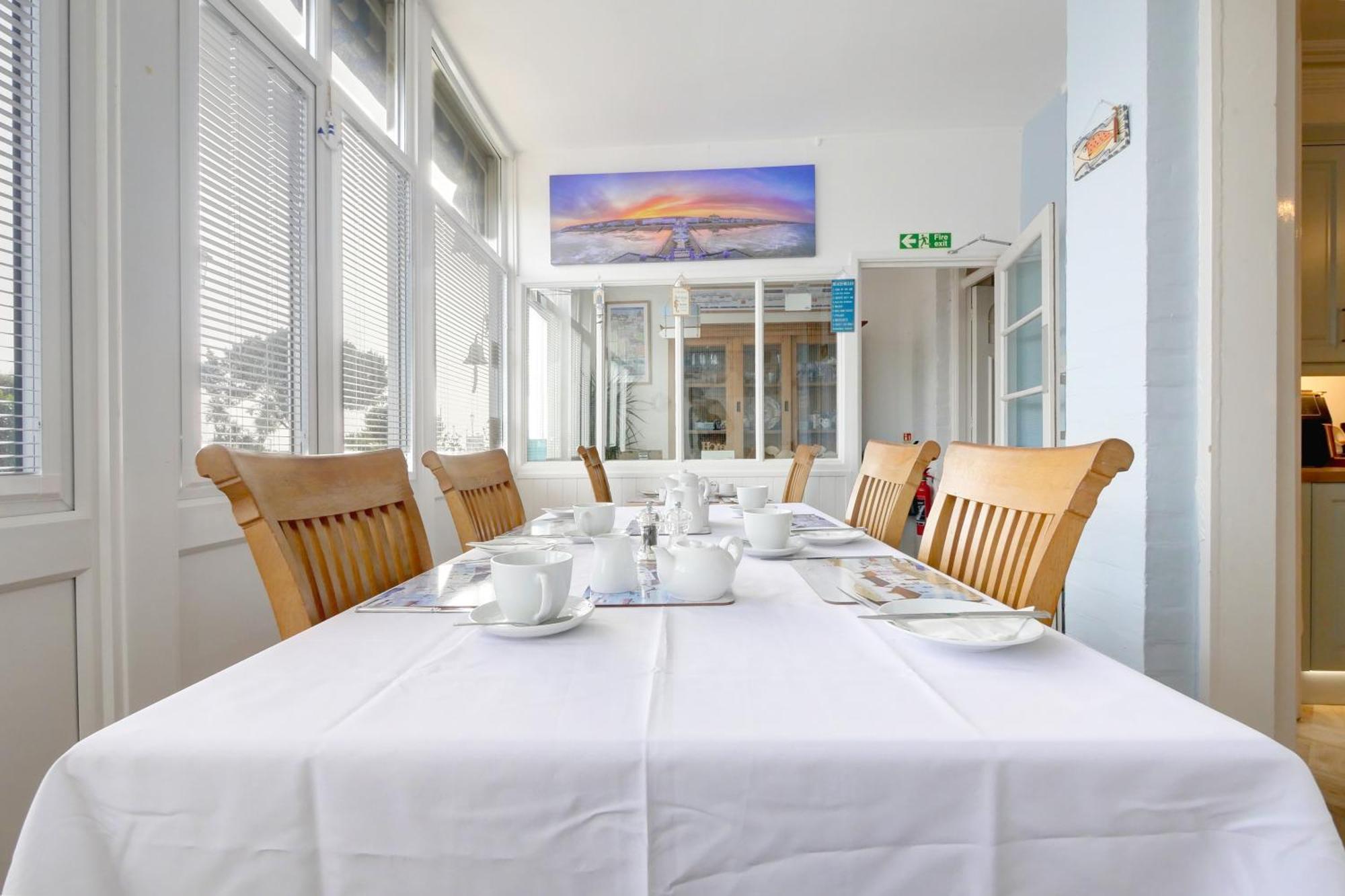 Bay Lodge Guest House Eastbourne Bagian luar foto
