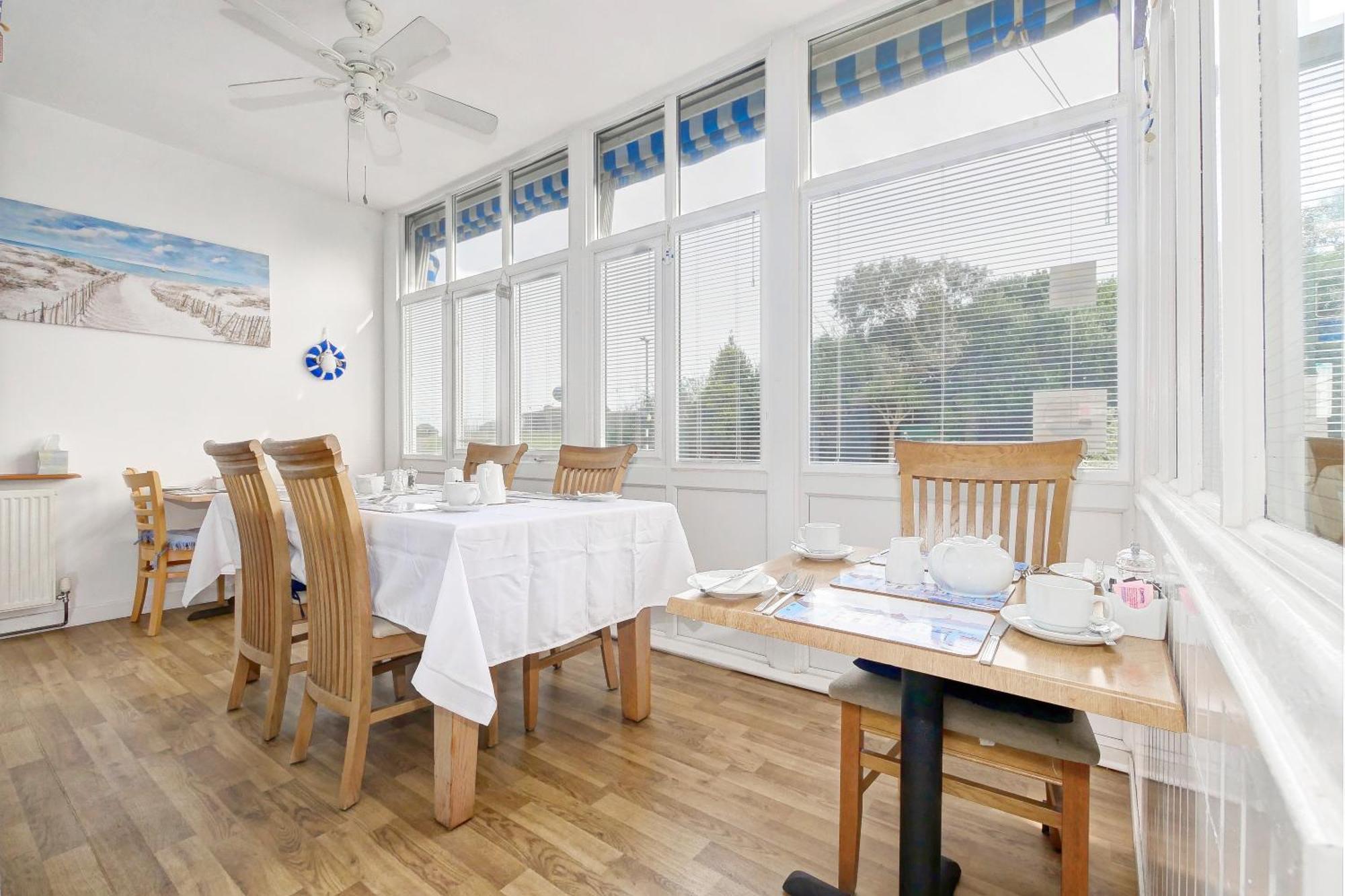 Bay Lodge Guest House Eastbourne Bagian luar foto