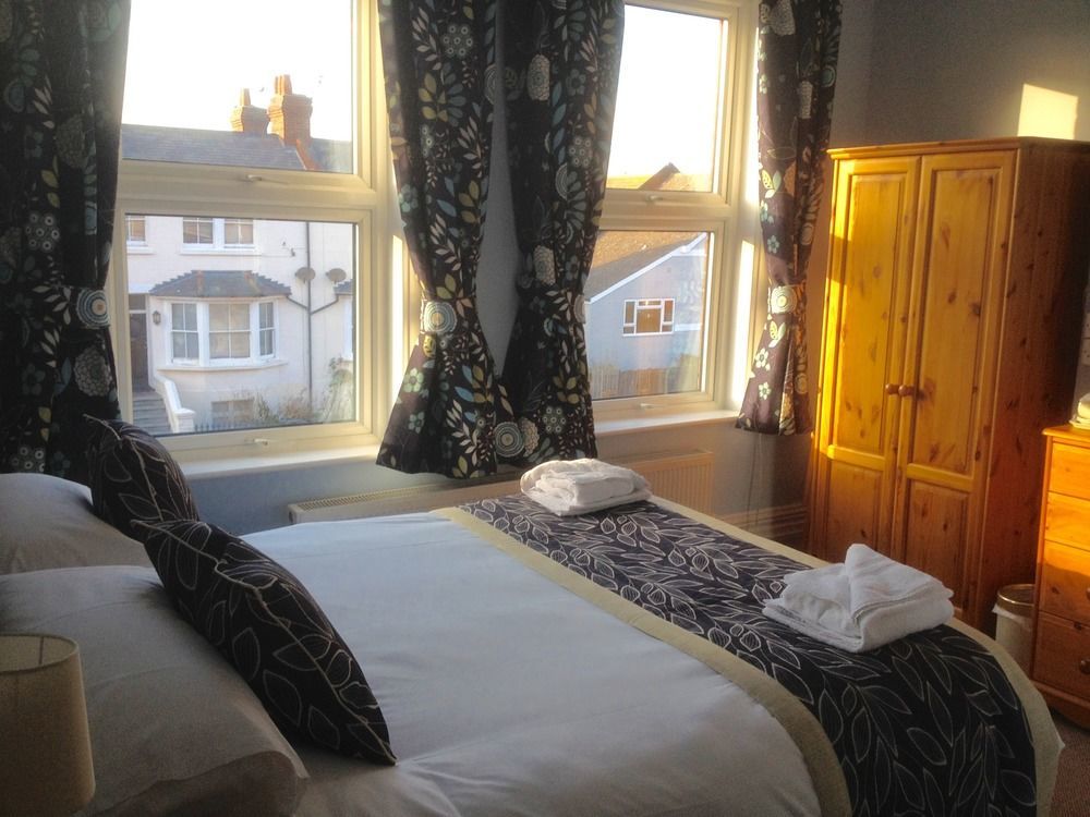 Bay Lodge Guest House Eastbourne Bagian luar foto