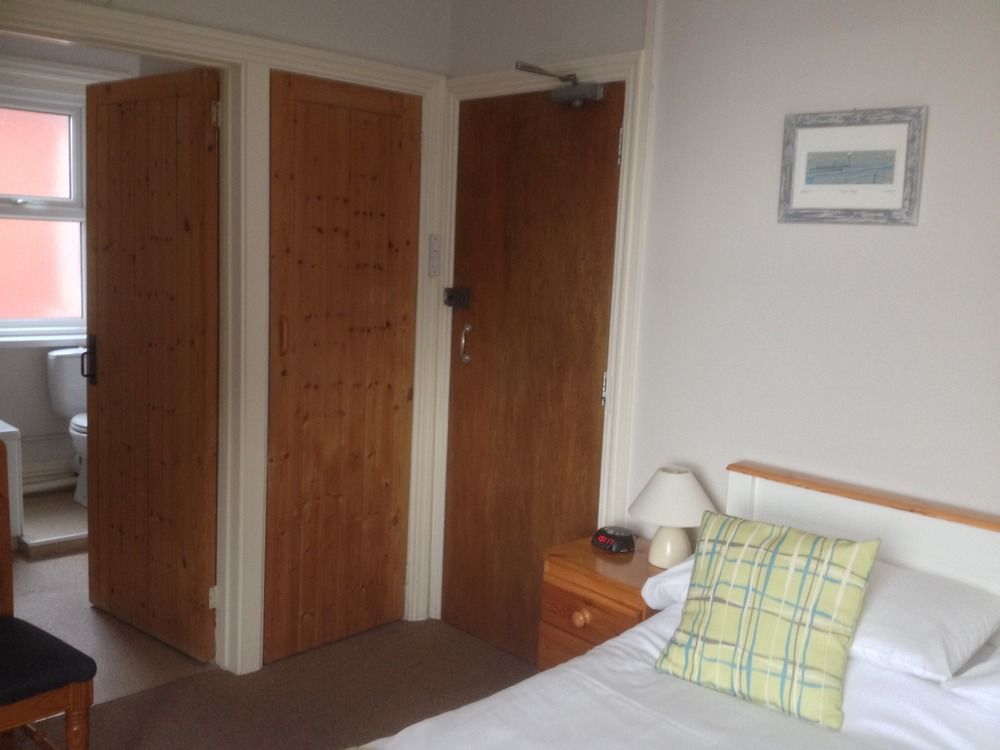 Bay Lodge Guest House Eastbourne Bagian luar foto