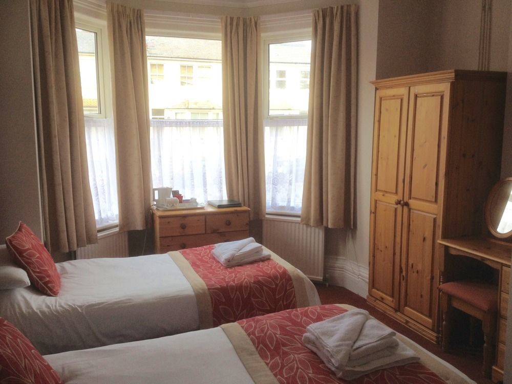 Bay Lodge Guest House Eastbourne Bagian luar foto