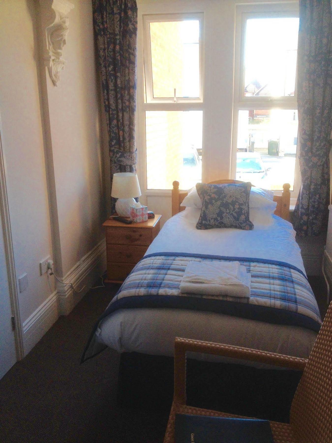 Bay Lodge Guest House Eastbourne Bagian luar foto