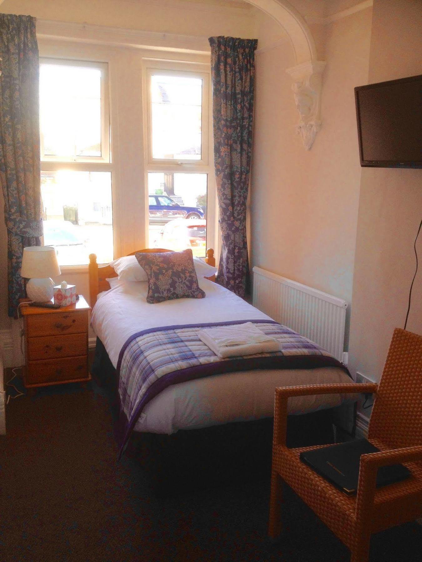 Bay Lodge Guest House Eastbourne Bagian luar foto