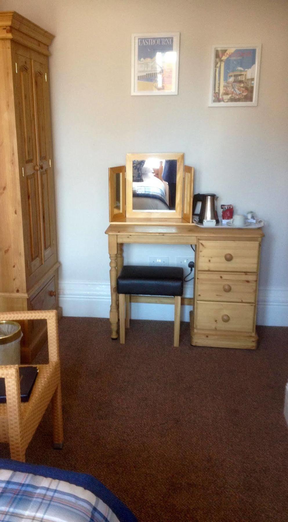 Bay Lodge Guest House Eastbourne Bagian luar foto